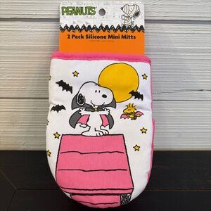 Peanuts SNOOPY & Woodstock Halloween Silicone Mini Oven Mitts 2 Pk Pinkoween NEW